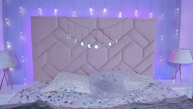 NaeniaDemon  online show from March 31, 3:41 am