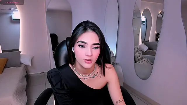 Snapshot of CarolineEvans_x chatting on March 9, 5:22 am CarolineEvans x online show from March 9, 5:22 am