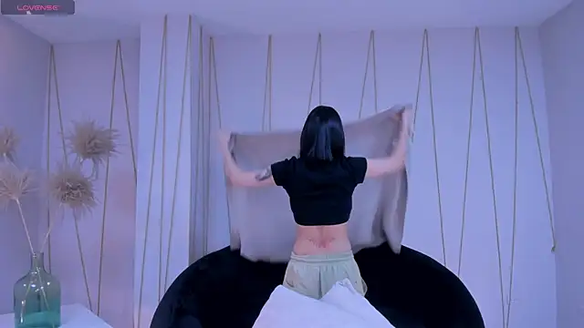 Snapshot of CarolineEvans_x chatting on March 20, 5:23 am CarolineEvans x online show from March 20, 5:23 am