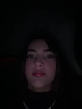 Snapshot of CarolineEvans_x chatting on March 31, 5:19 am CarolineEvans x online show from March 31, 5:19 am