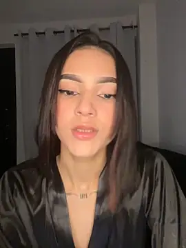 Snapshot of CarolineEvans_x chatting on April 2, 7:28 am CarolineEvans x online show from April 2, 7:28 am