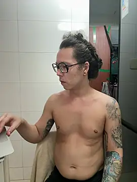 Snapshot of ilovecokevanilla chatting on February 14, 2:52 am ilovecokevanilla online show from February 14, 2:52 am