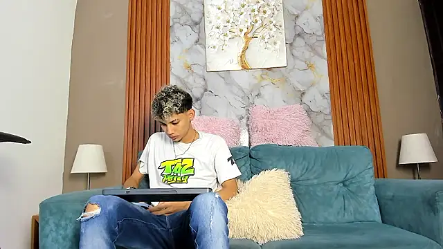 Snapshot of YOUNG_BOYS_HELL chatting on March 20, 1:10 am YOUNG BOYS HELL online show from March 20, 1:10 am