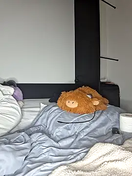 Snapshot of Cinnamonbunn chatting on February 14, 3:58 am Cinnamonbunn online show from February 14, 3:58 am