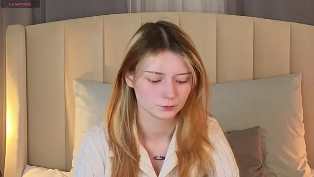 AlyssFrost online show from April 25, 2:14 am