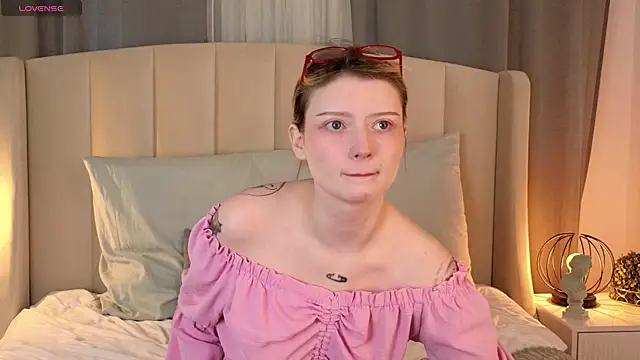 AlyssFrost online show from April 28, 2:10 am