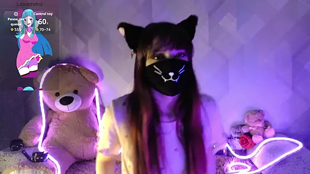 Snapshot of llonaMask chatting on March 4, 5:57 am llonaMask online show from March 4, 5:57 am