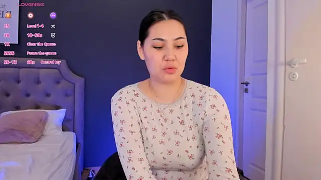 Lina Loon online show from April 2, 11:30 am