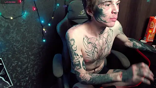 Snapshot of 1onelycrystal chatting on February 15, 6:59 pm 1onelycrystal online show from February 15, 6:59 pm