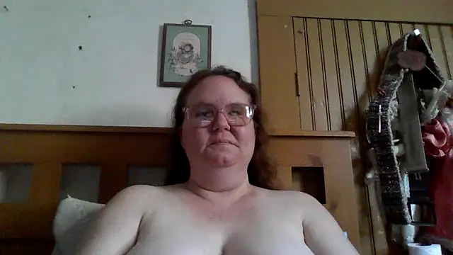 Snapshot of naughty_queen1 chatting on May 10, 7:19 pm naughty queen1 online show from May 10, 7:19 pm