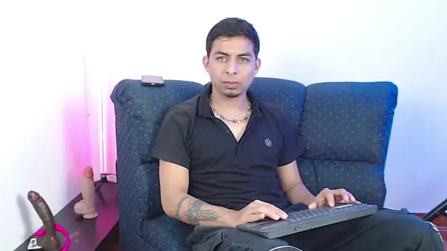 Snapshot of polloCol4U chatting on April 25, 4:26 am polloCol4U online show from April 25, 4:26 am