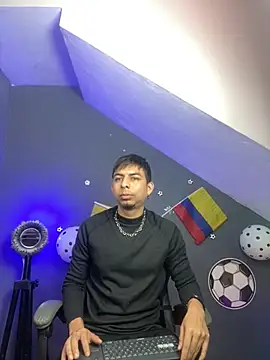 Snapshot of polloCol4U chatting on June 16, 5:43 am polloCol4U online show from June 16, 5:43 am