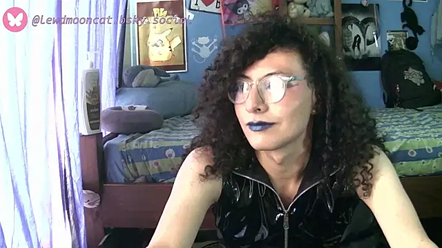 Snapshot of lewd_mooncat chatting on May 28, 7:44 pm lewd mooncat online show from May 28, 7:44 pm