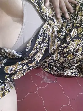 Snapshot of Tamil_Luckly_girl chatting on June 2, 12:51 pm Tamil Luckly girl online show from June 2, 12:51 pm