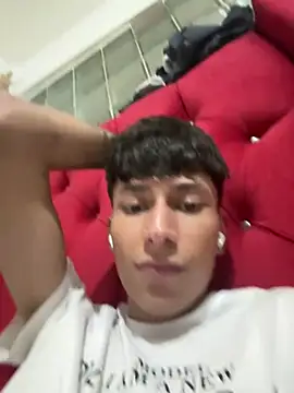 glopetitooo online show from June 30, 8:48 am