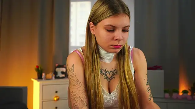 ZofiaPantano online show from April 2, 2:04 pm