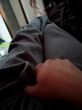 valetrav5 online show from February 15, 9:00 pm