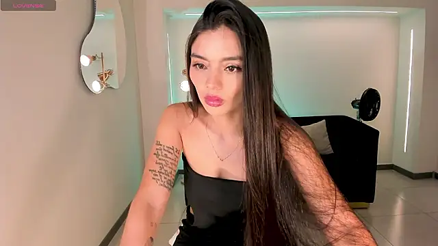 JulietteMoreau online show from March 1, 5:04 pm