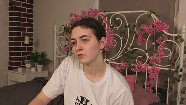 Snapshot of ShalaBethay chatting on March 26, 7:19 pm ShalaBethay online show from March 26, 7:19 pm