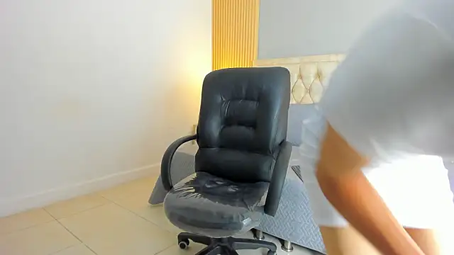 Hxxyro online show from March 6, 7:10 pm