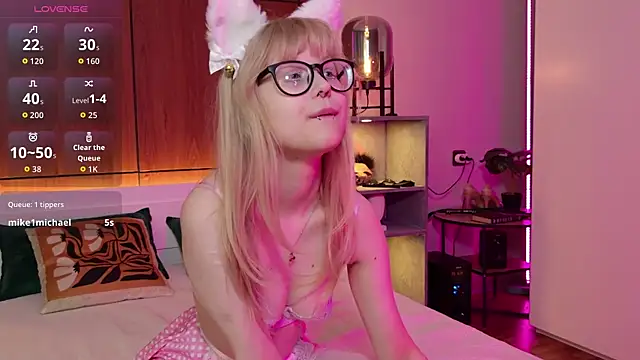 Snapshot of MoliQin chatting on March 27, 7:47 am MoliQin online show from March 27, 7:47 am