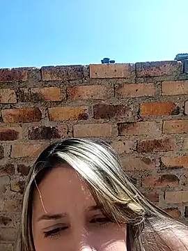 Snapshot of kiki_milu chatting on March 21, 2:09 pm kiki milu online show from March 21, 2:09 pm