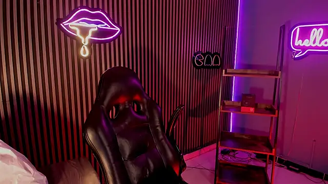 Maximoking26 online show from March 27, 11:37 pm