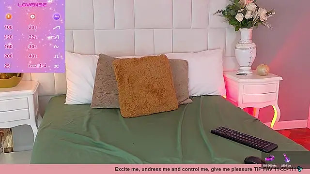Snapshot of AraLewis chatting on April 22, 4:37 am AraLewis online show from April 22, 4:37 am
