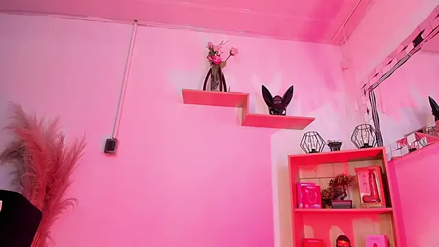 Snapshot of Tylla__ chatting on May 17, 8:49 pm Tylla online show from May 17, 8:49 pm