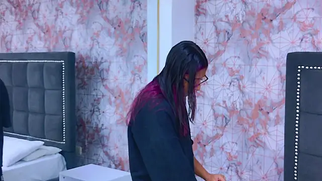 Snapshot of Raven_Gloomy chatting on February 24, 12:25 pm Raven Gloomy online show from February 24, 12:25 pm