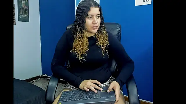 goodgirlxxl online show from March 20, 12:48 am