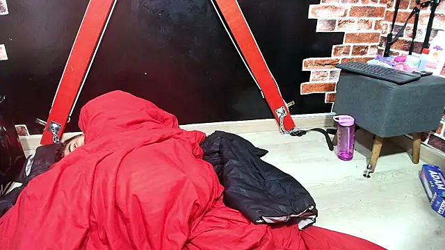 raven robin  online show from March 30, 8:15 am