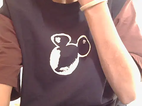 Snapshot of liliy_00 chatting on February 16, 10:11 am liliy 00 online show from February 16, 10:11 am