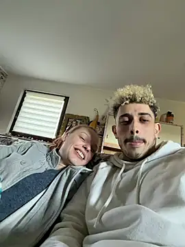 Snapshot of Leicamitze25 chatting on March 27, 3:34 pm Leicamitze25 online show from March 27, 3:34 pm