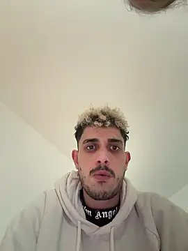 Snapshot of Leicamitze25 chatting on March 29, 3:56 pm Leicamitze25 online show from March 29, 3:56 pm