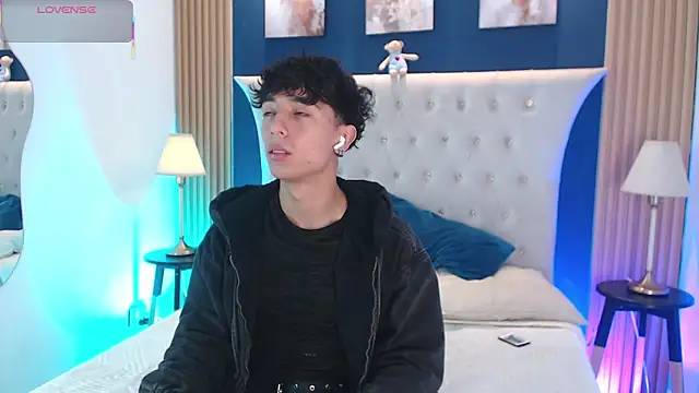 Aiden Rivers  online show from June 17, 1:01 pm