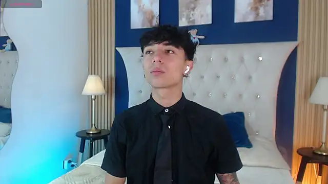 Snapshot of Aiden_Rivers_ chatting on June 18, 1:15 pm Aiden Rivers online show from June 18, 1:15 pm