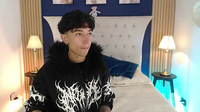 Snapshot of Aiden_Rivers_ chatting on July 1, 1:13 pm Aiden Rivers online show from July 1, 1:13 pm