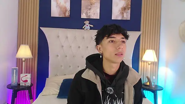 Snapshot of Aiden_Rivers_ chatting on July 18, 1:04 pm Aiden Rivers online show from July 18, 1:04 pm