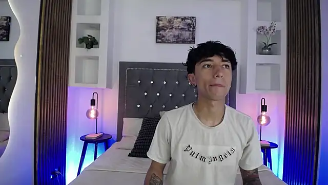 Snapshot of Aiden_Rivers_ chatting on July 29, 12:47 pm Aiden Rivers online show from July 29, 12:47 pm
