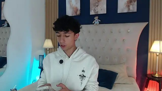Snapshot of Aiden_Rivers_ chatting on August 3, 1:05 pm Aiden Rivers online show from August 3, 1:05 pm