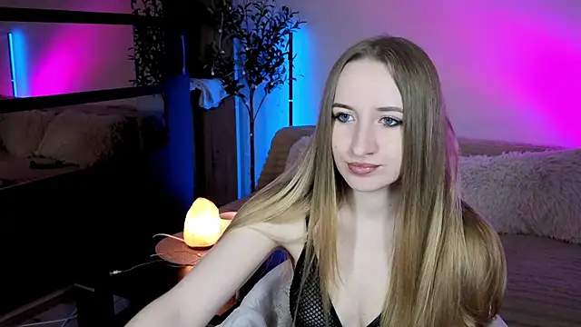 Snapshot of Oxy_Foxie chatting on May 16, 6:28 pm Oxy Foxie online show from May 16, 6:28 pm