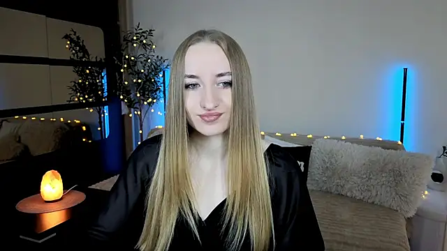 Snapshot of Oxy_Foxie chatting on May 20, 5:52 pm Oxy Foxie online show from May 20, 5:52 pm