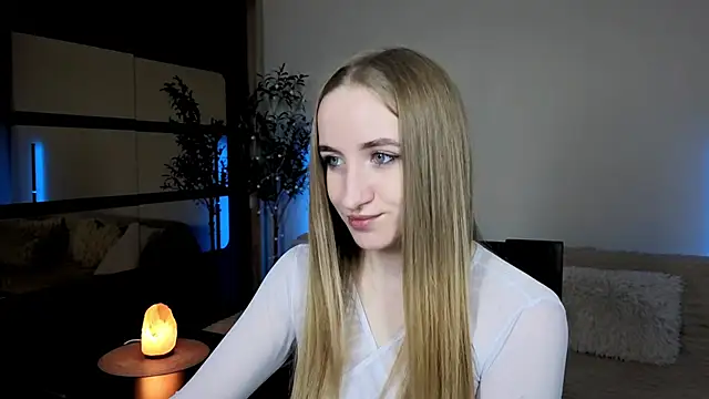 Snapshot of Oxy_Foxie chatting on May 25, 8:48 pm Oxy Foxie online show from May 25, 8:48 pm