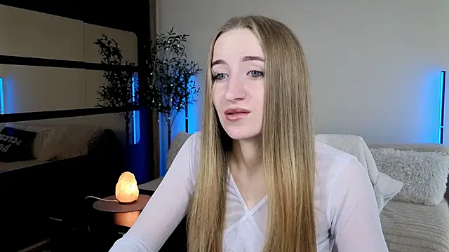 Snapshot of Oxy_Foxie chatting on June 8, 1:55 pm Oxy Foxie online show from June 8, 1:55 pm