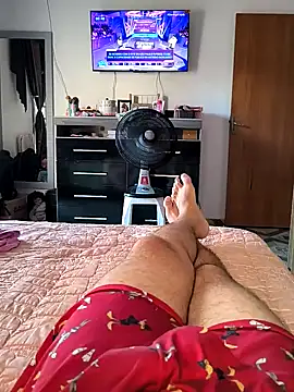 Snapshot of RoThay379 chatting on February 15, 8:38 pm RoThay379 online show from February 15, 8:38 pm