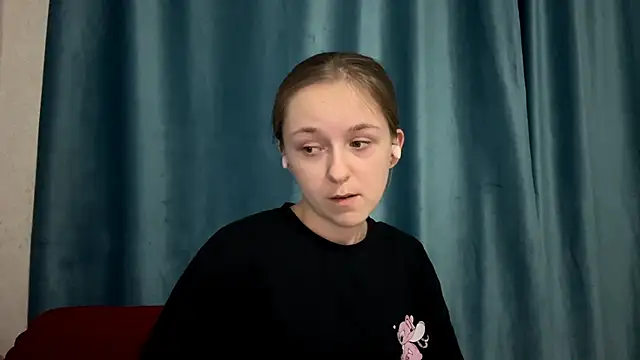 Snapshot of StaticBliss chatting on February 21, 12:44 am StaticBliss online show from February 21, 12:44 am