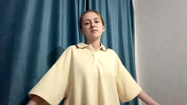 Snapshot of StaticBliss chatting on February 22, 1:18 am StaticBliss online show from February 22, 1:18 am