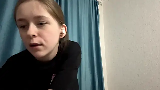 Snapshot of StaticBliss chatting on March 3, 6:14 pm StaticBliss online show from March 3, 6:14 pm