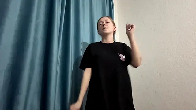 Snapshot of StaticBliss chatting on March 4, 6:47 pm StaticBliss online show from March 4, 6:47 pm